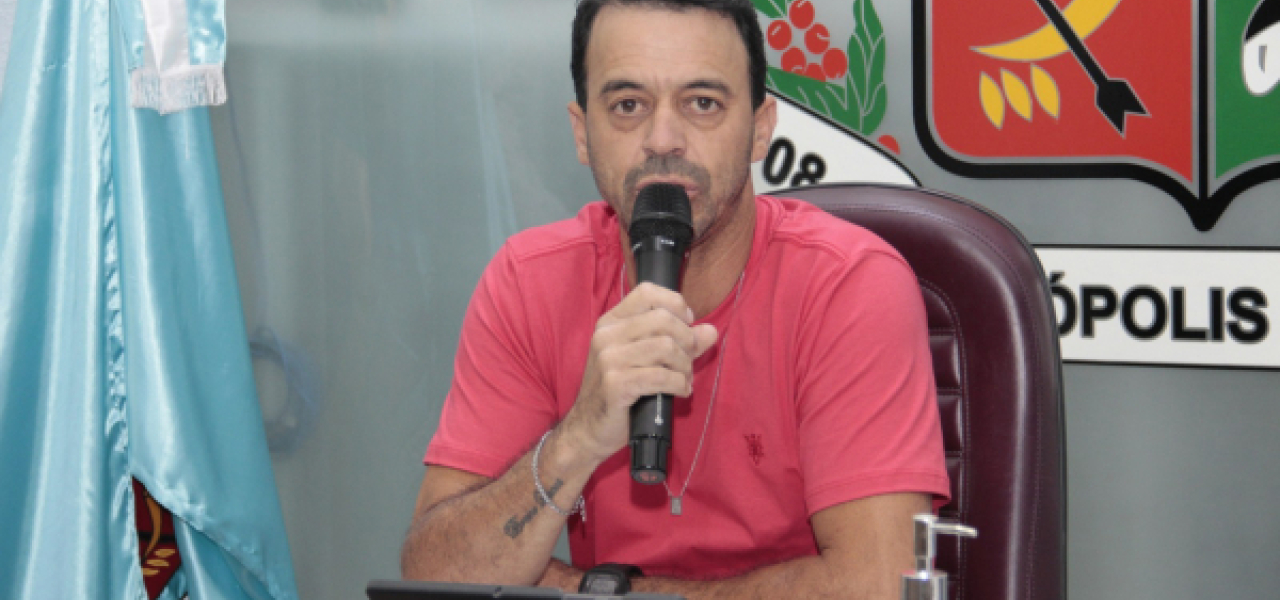 Mato alto nas margens aumenta perigo nas estradas rurais