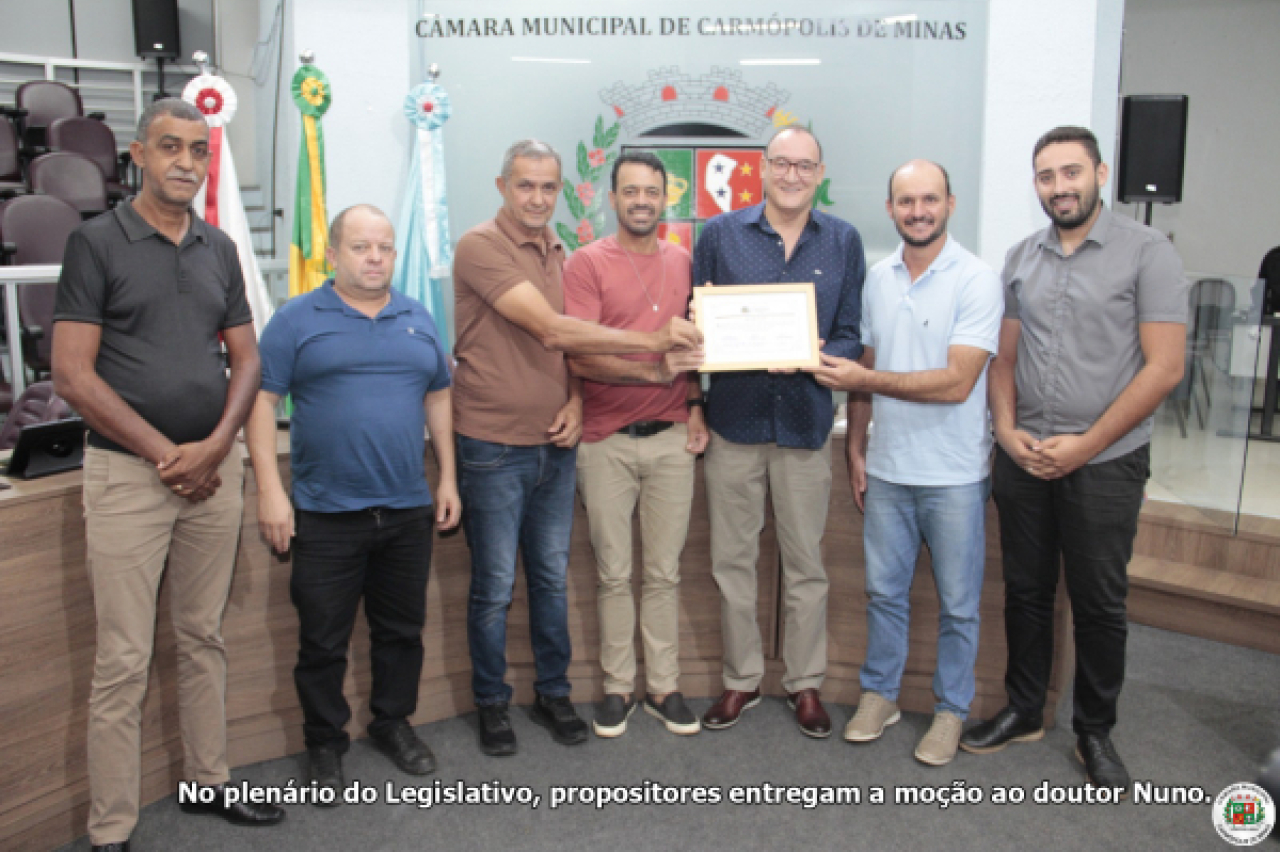 Doutor Nuno recebe moção de aplauso da Câmara