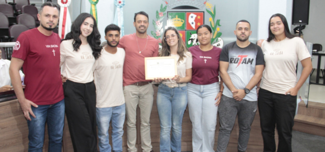 Câmara entrega moção de aplauso à Pastoral da Juventude