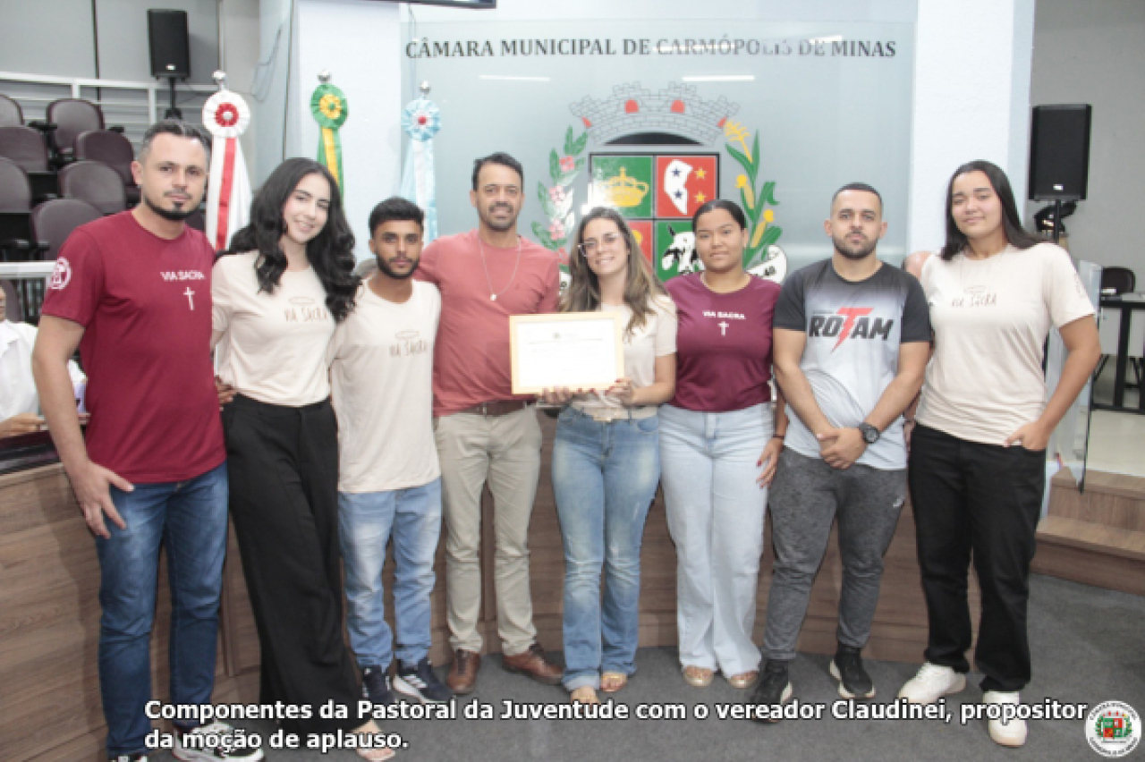 Câmara entrega moção de aplauso à Pastoral da Juventude